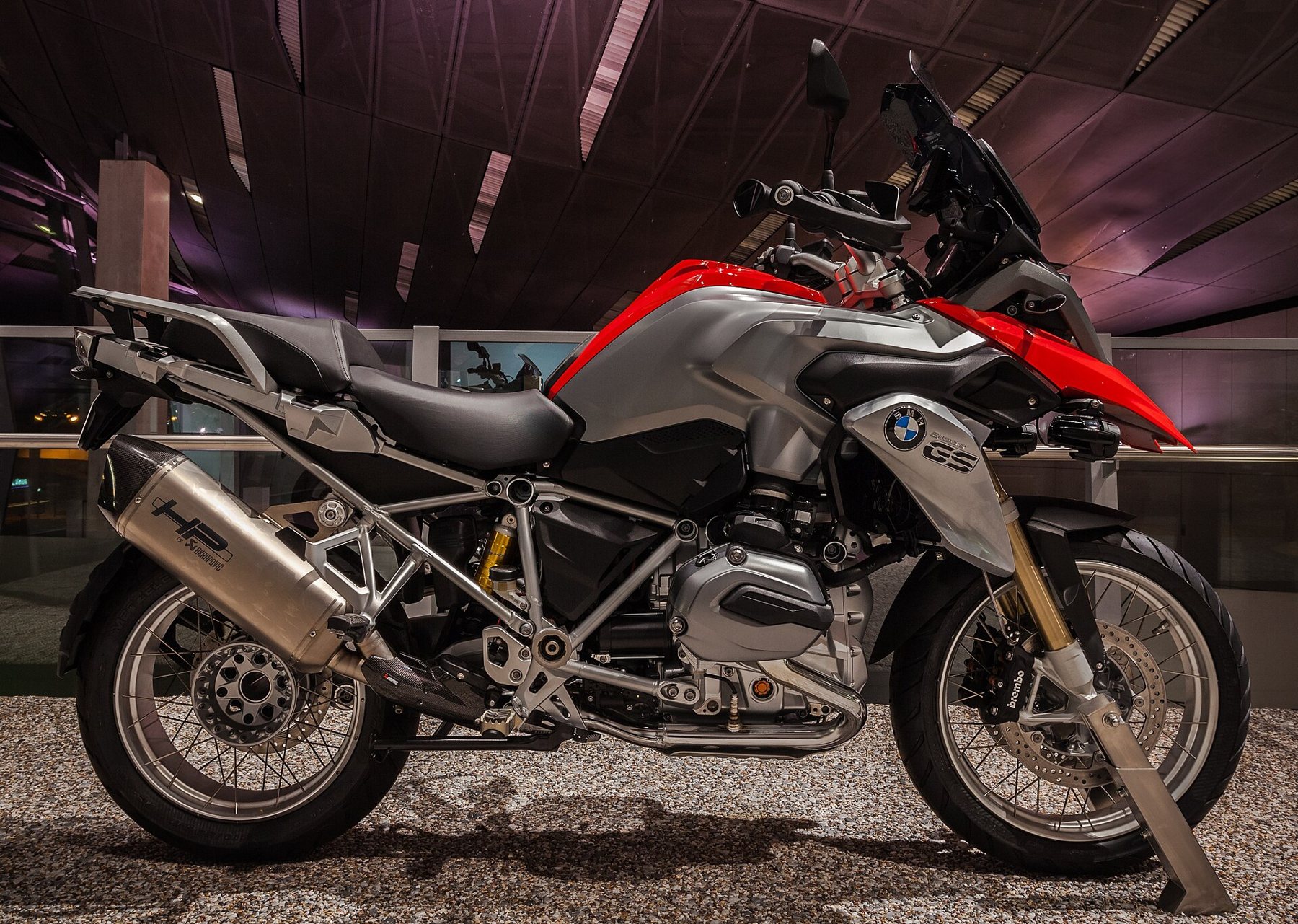 BMW R 1200 GS, una de las grandes motos de aventura de la familia GS. Tropical Riders alquila la F 800 GS y la R nineT Urban G/S
