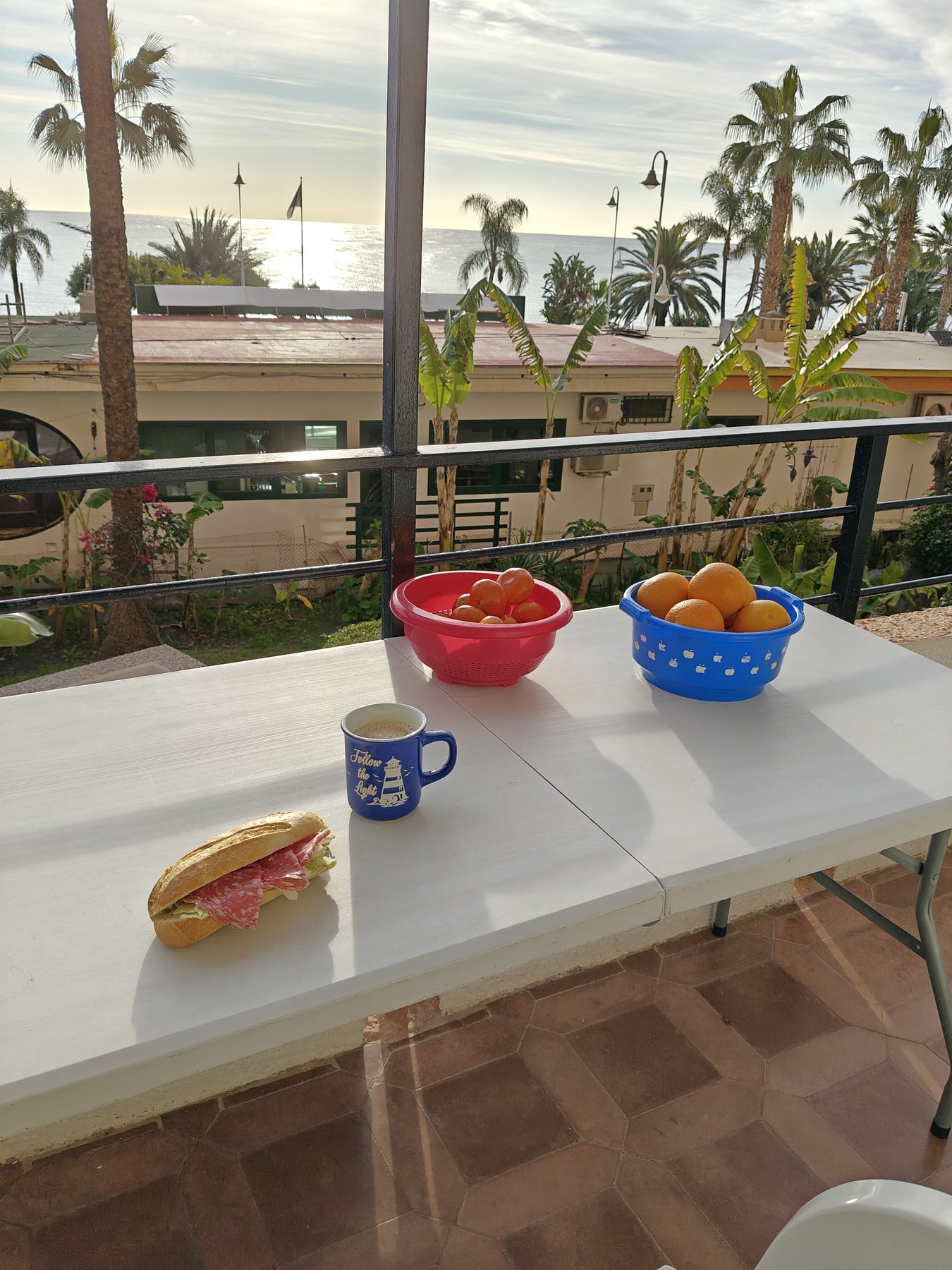 Morgenmad på altanen