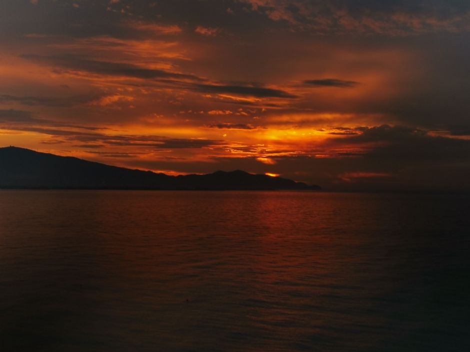 Solnedgang over Middelhavet bag bjergene ved Almuñécar